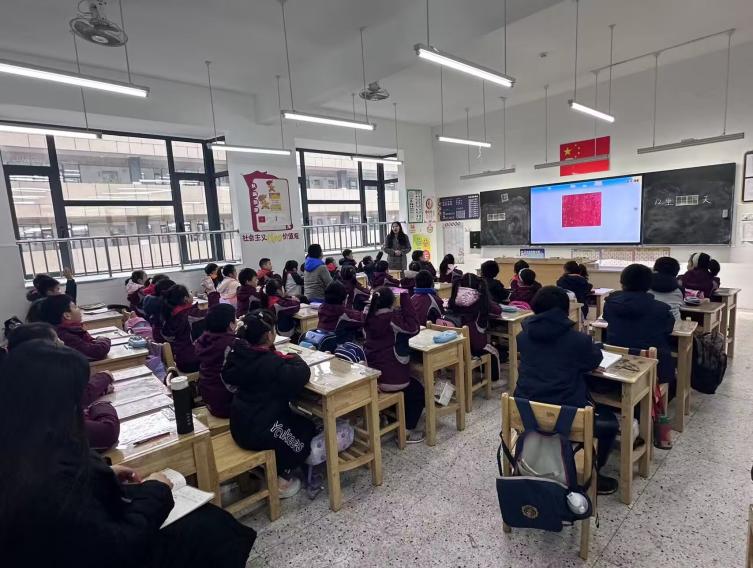 【博学广志】教研并进，研有所得——金陵小学广志路校区语文组校本教研活动_html_591261bb.jpg