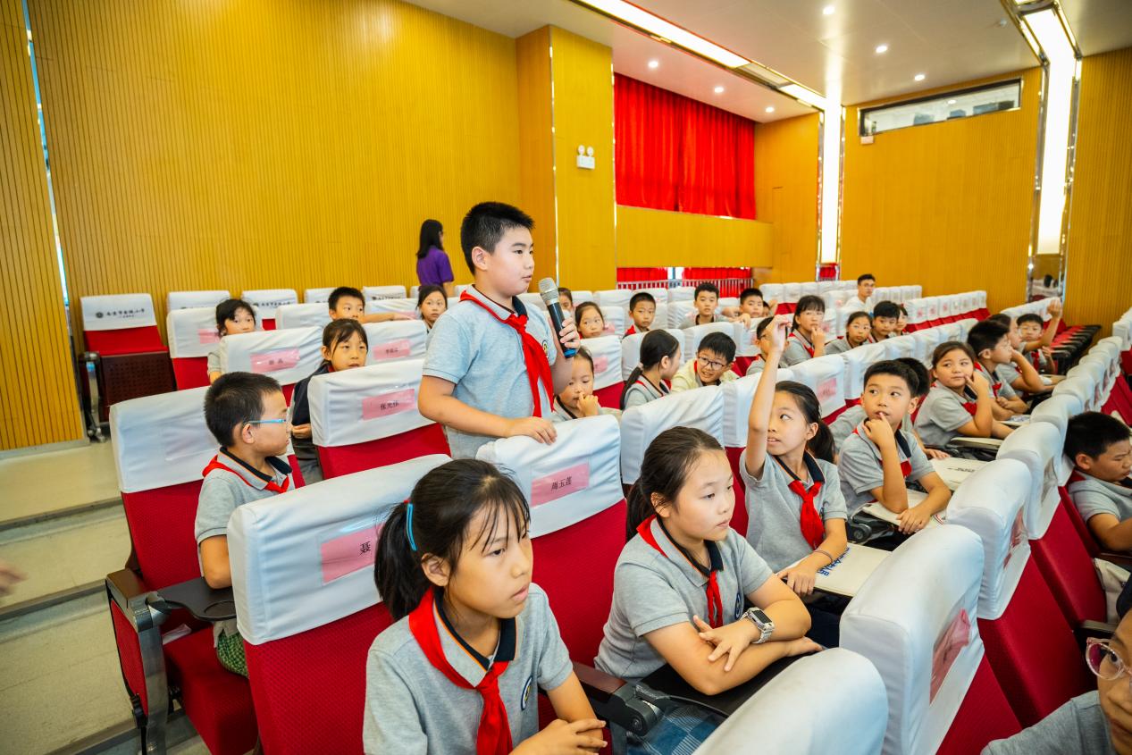【博学广志】“信息破茧·网络安全伴我行”——金陵小学（广志路校区）网络安全活动讲座_html_m1d276e32.jpg