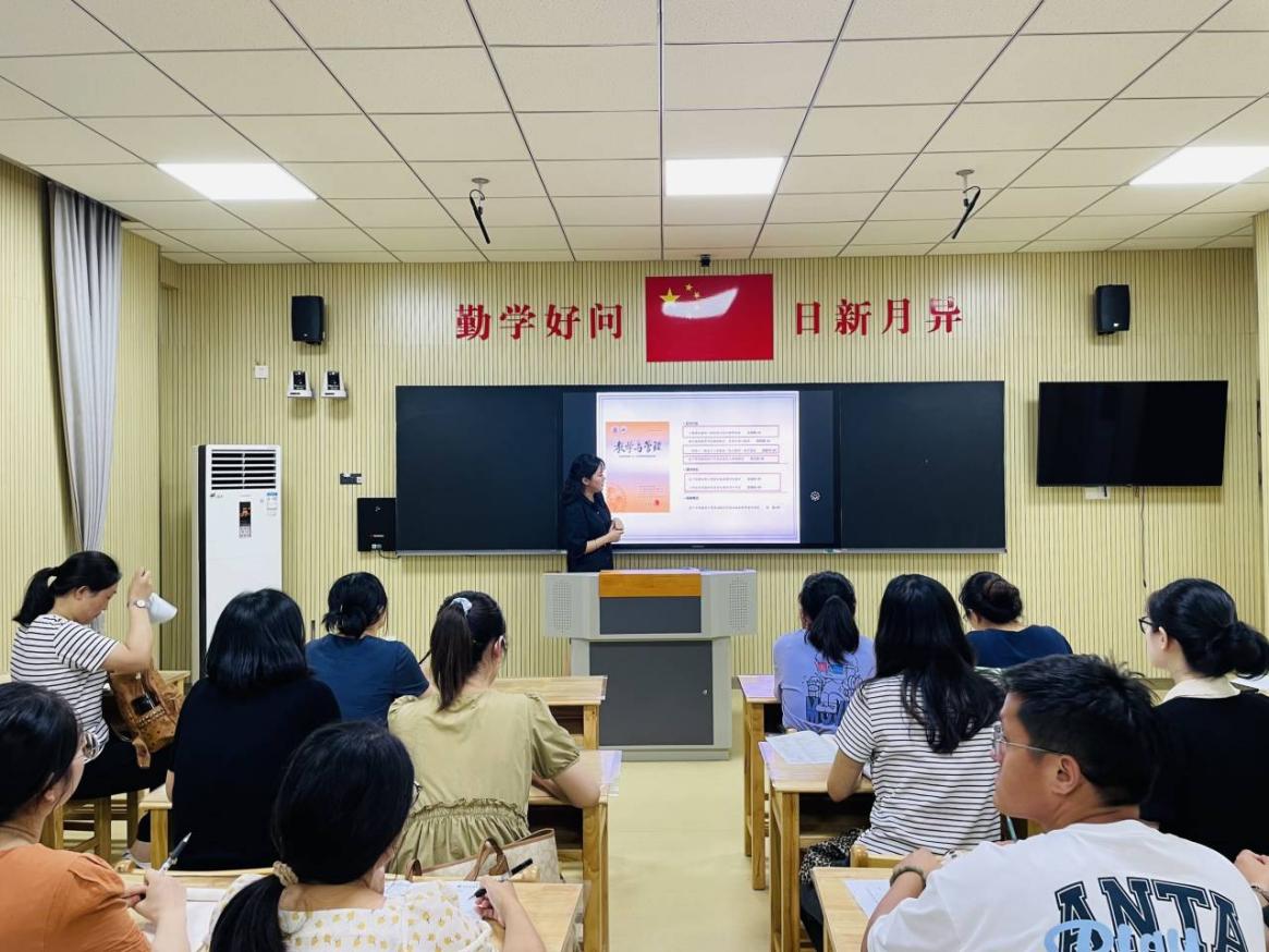 【湖畔&middot;科研引领】培训明方向 指导促提升——金陵小学（仙林湖校区）优秀教育论文选题指导会_html_m58e0bf2a.jpg