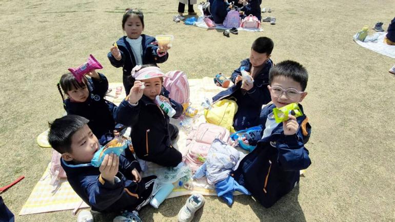 【湖畔·学生活动】春日寻芳 童心飞扬——金陵小学（仙林湖校区）一年级春季综合实践活动_html_7b77784e.jpg