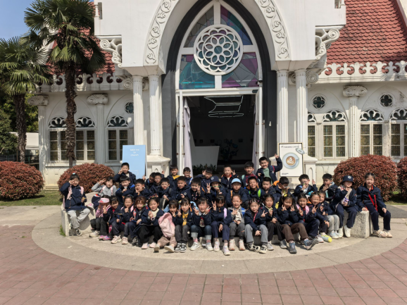 【湖畔·学生活动】春日寻芳 童心飞扬——金陵小学（仙林湖校区）一年级春季综合实践活动_html_518c9a46.png