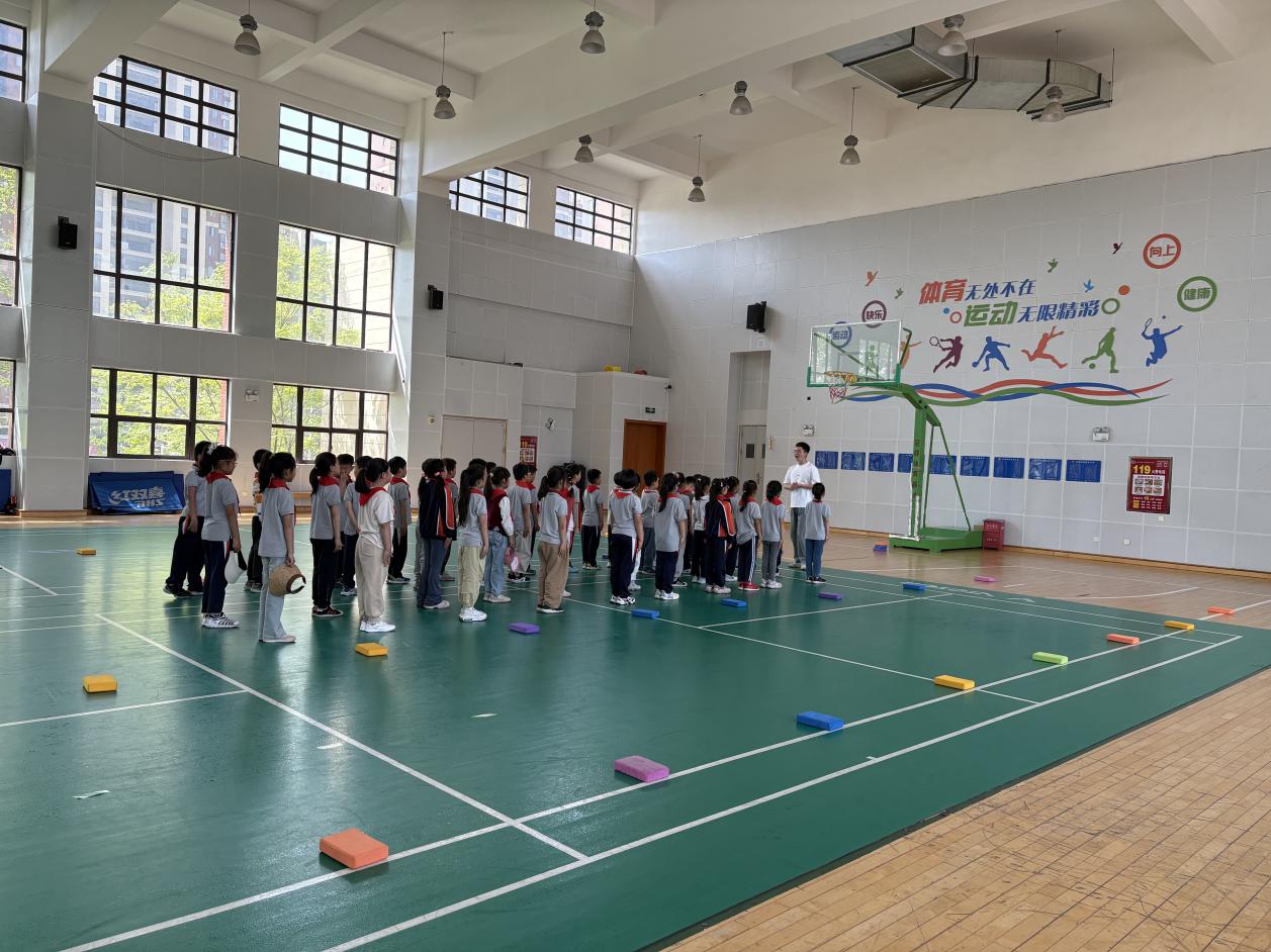 【湖畔·童化课堂】展体育课堂风采，以研促教共成长——体育校本研修之课例研讨（17）_html_66aea9fe.jpg