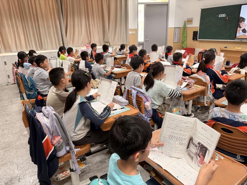 【湖畔·童化课堂】夏韵研语，童心绽华——记金陵小学（仙林湖校区）三年级语文组教研活动_html_m324df00e.jpg