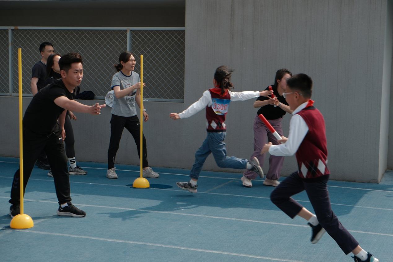 【湖畔·学生活动】在灿烂阳光下——记南京市金陵小学（仙林湖校区）2024—2025学年春季田径运动会（一、三年级）_html_m3bf741dc.jpg
