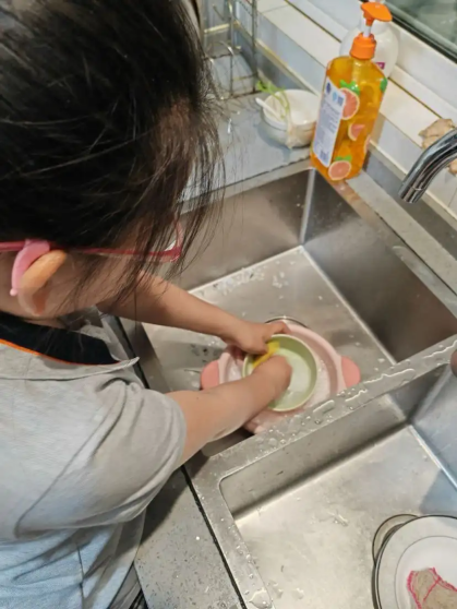【湖畔·学生活动】劳动最光荣，争做劳动小达人——南京市金陵小学（仙林湖校区）五一劳动实践活动_html_m75ec5229.png