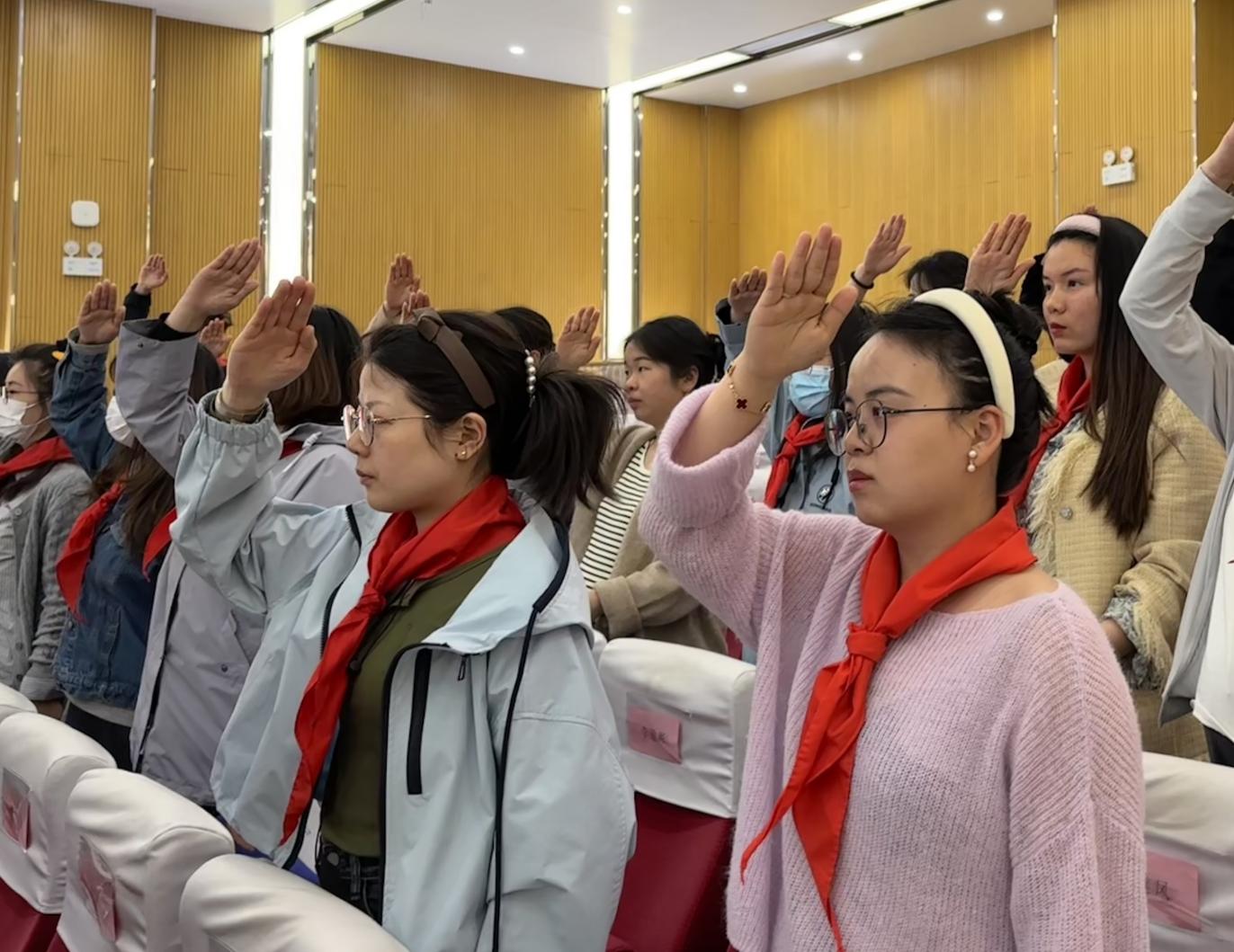 【红领巾宣讲】专业赋能促成长，队旗引领新征程——南京市金陵小学（广志路校区）中队辅导员专题培训活动_html_5b1f5688.jpg