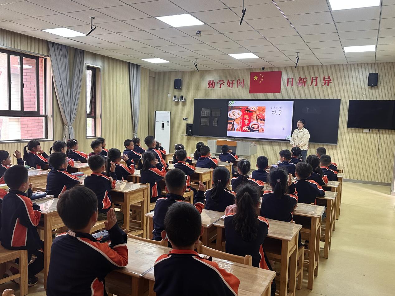【湖畔·童化课堂】春日浓浓，同研成长——记金陵小学（仙林湖校区）语文大组教研_html_32cb1c9e.jpg
