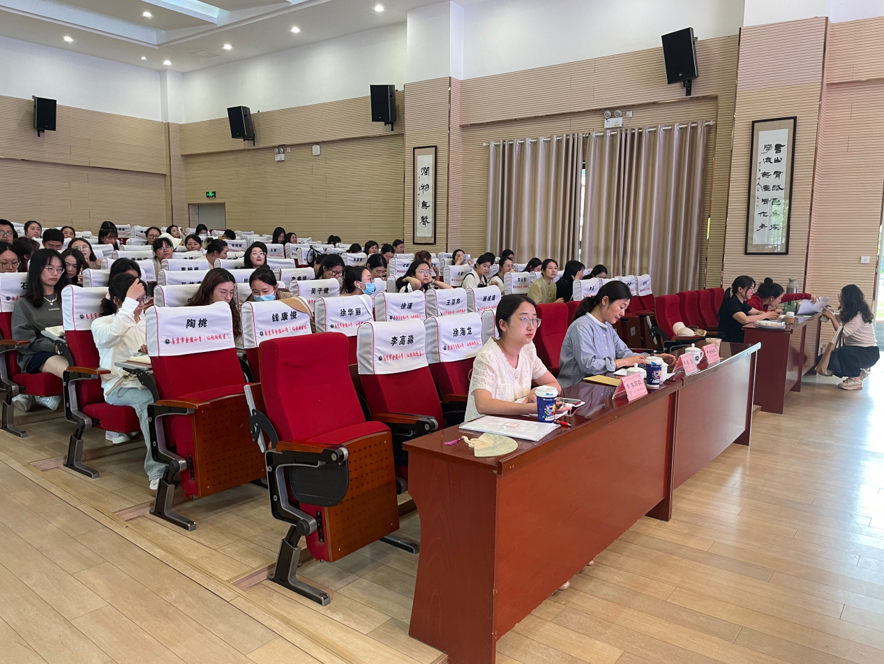 “小得盈满 江南韵味”——栖霞区小学美术教研活动之水墨印染艺术大单元课程展示_html_4daeba8f.png