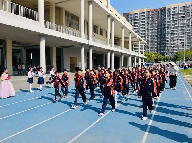【湖畔·学生活动】“运动展风采，健康向未来” ——金陵小学（仙林湖校区）2023—2024学年春季运动会（二年级）_html_48fbb995.jpg