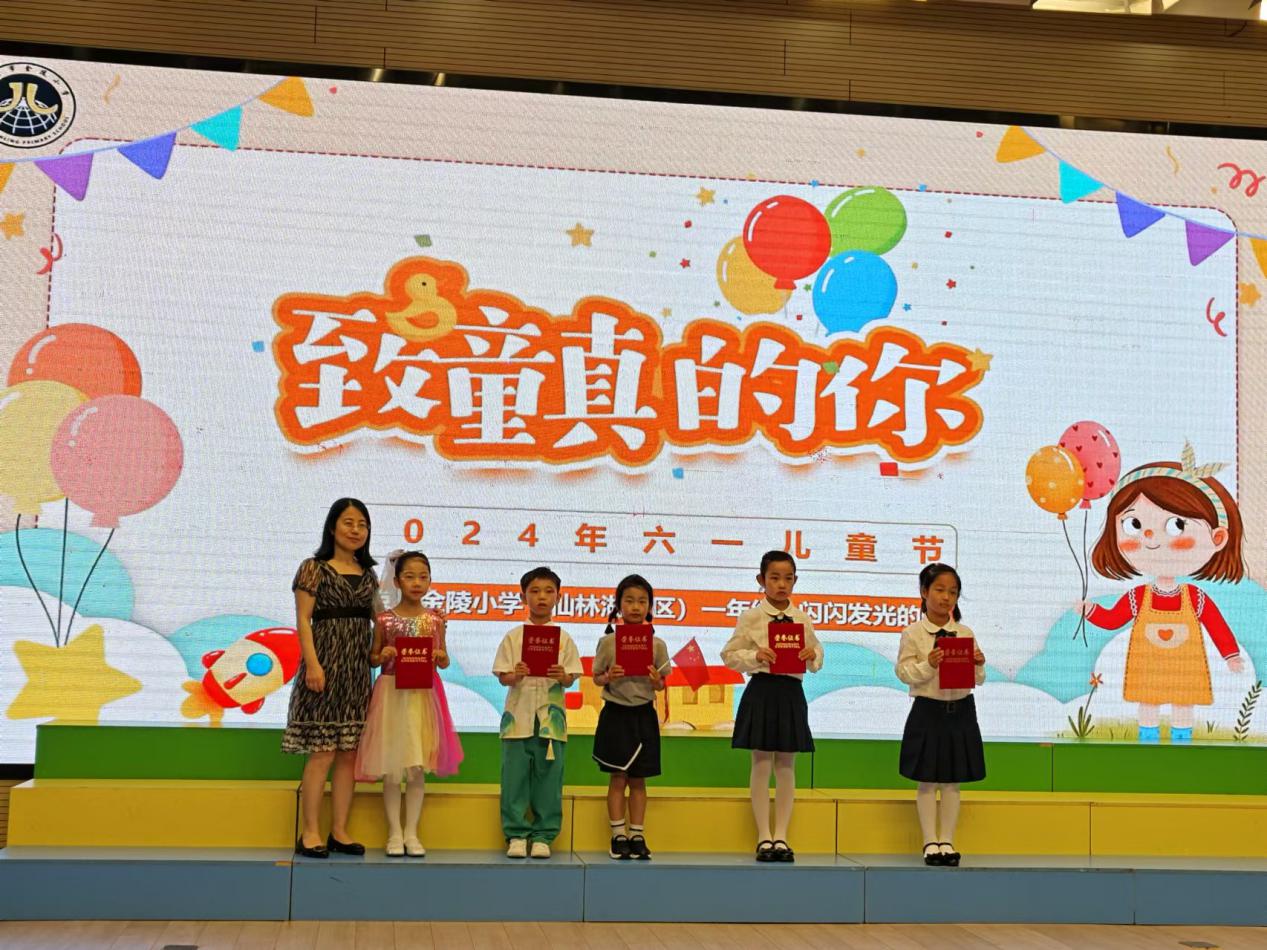 【湖畔·学生活动】“红领巾爱祖国●闪闪发光的你”——合唱比赛一年级专场_html_7572d3fa.jpg