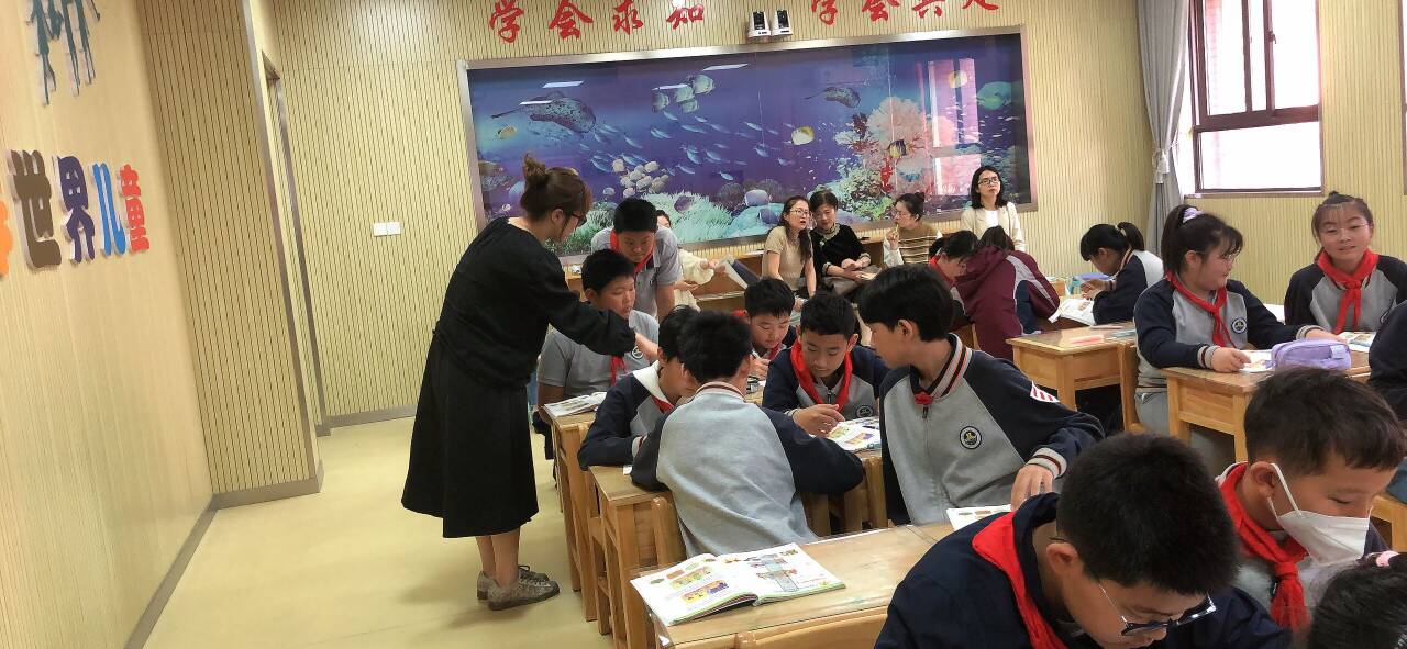 【湖畔·童化课堂】学科融合，提升素养——记英语组第三次校本教研_html_f71c73f.jpg