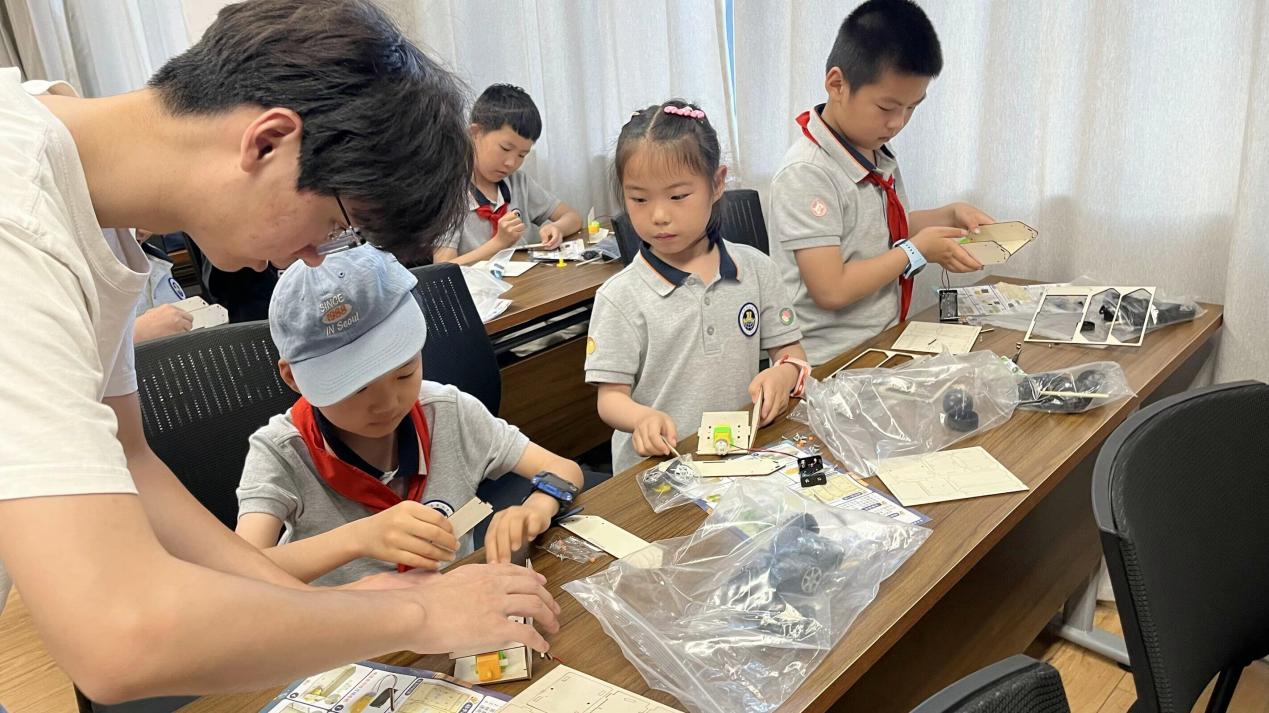 【湖畔 家长互助团】梦起科大，智慧启航——“小蓝鲸”科普研学营第二次蚕桑和船海科技之旅_html_54f11589.jpg