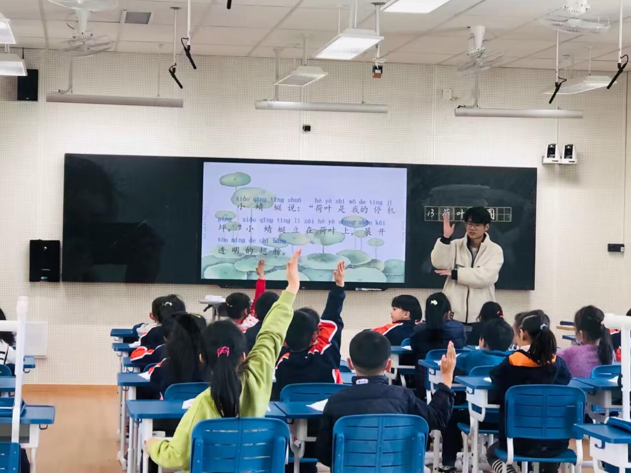 【湖畔·童化课堂】读写结合，构建高效课堂——记金陵小学（仙林湖校区）语文大组教研_html_m7cb2c29c.jpg