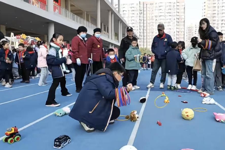 【湖畔·学生活动】“祥龙迎春 龘龘前行 ” ——金陵小学（仙林湖校区）2024元旦国潮市集来啦！_html_me801f72.jpg