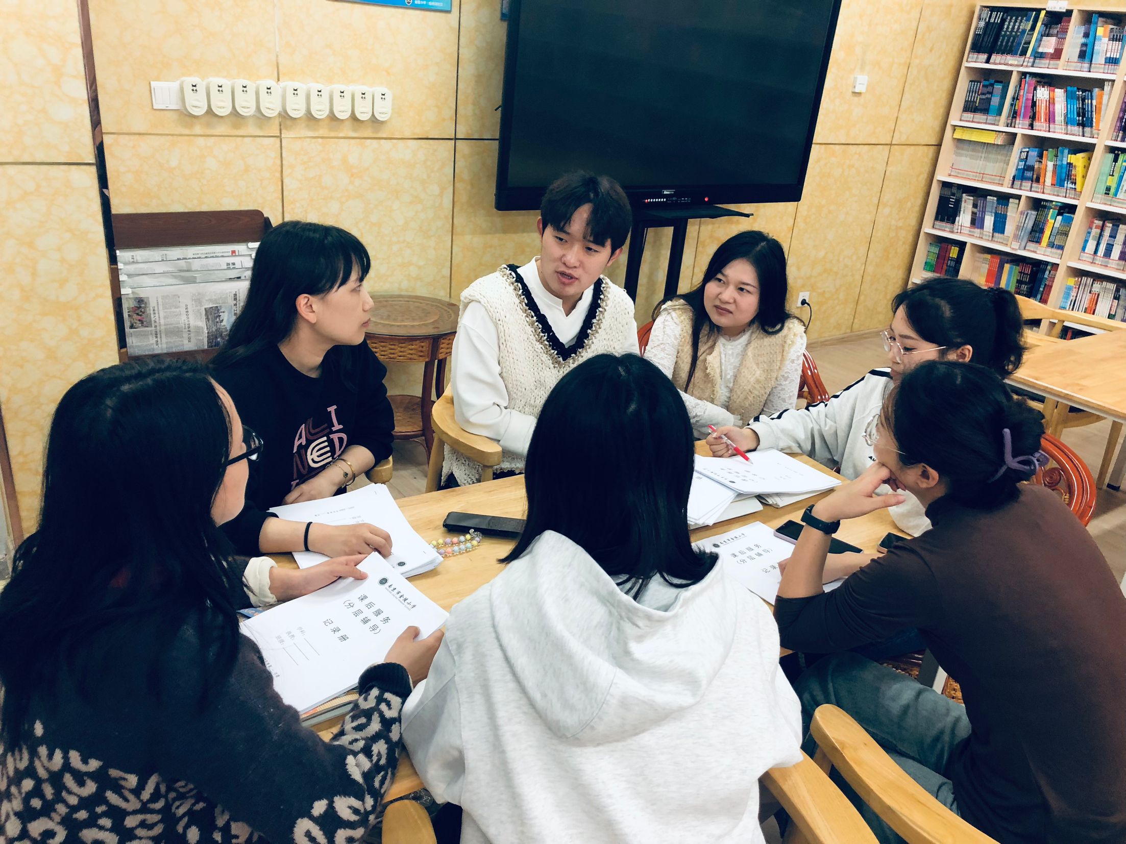 【湖畔·童化课堂】以研促教 赋能课堂——五年级语文组校本研修_html_95d042f.jpg