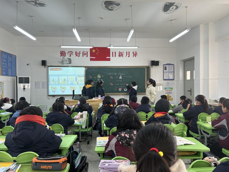 【湖畔·童化课堂】英语组校本培训之两节课例研讨_html_3c6837d9.jpg