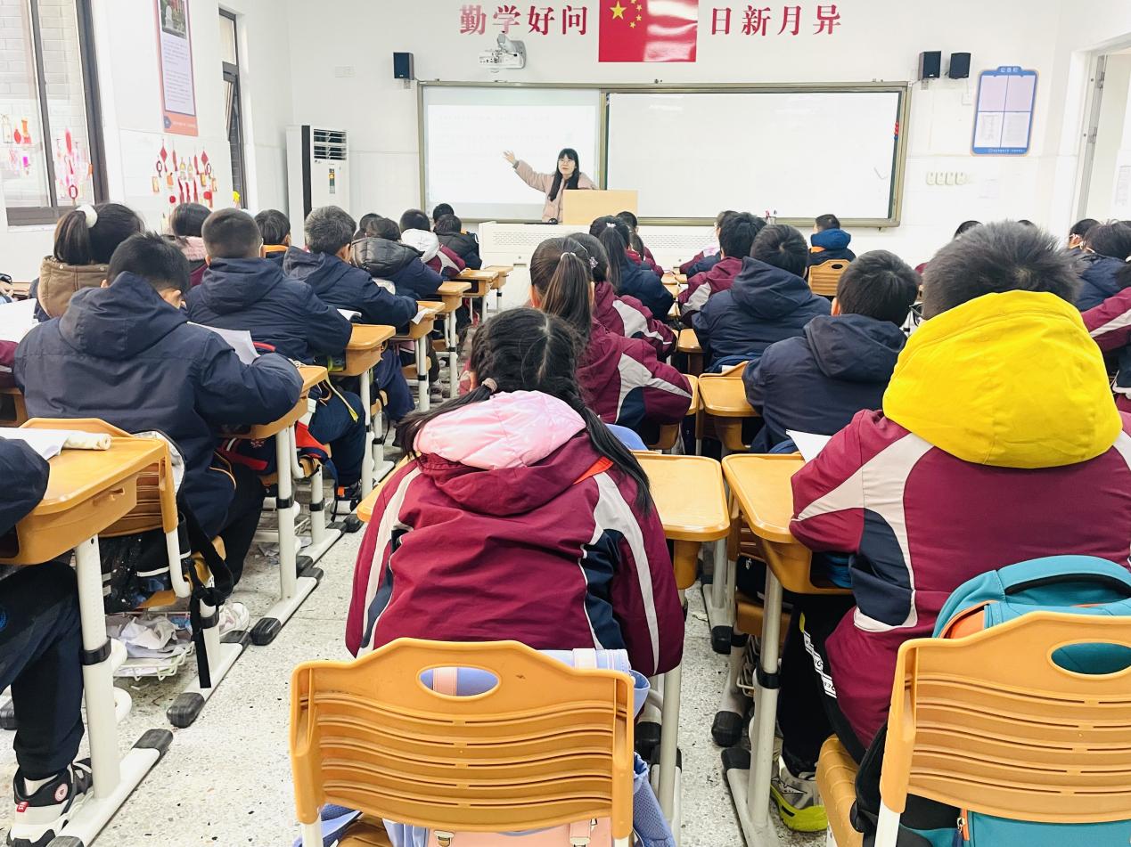 【湖畔·童化课堂】深耕细研踏歌行 共谱教研美新——音乐校本研修之课例研讨_html_m45b589f4.jpg