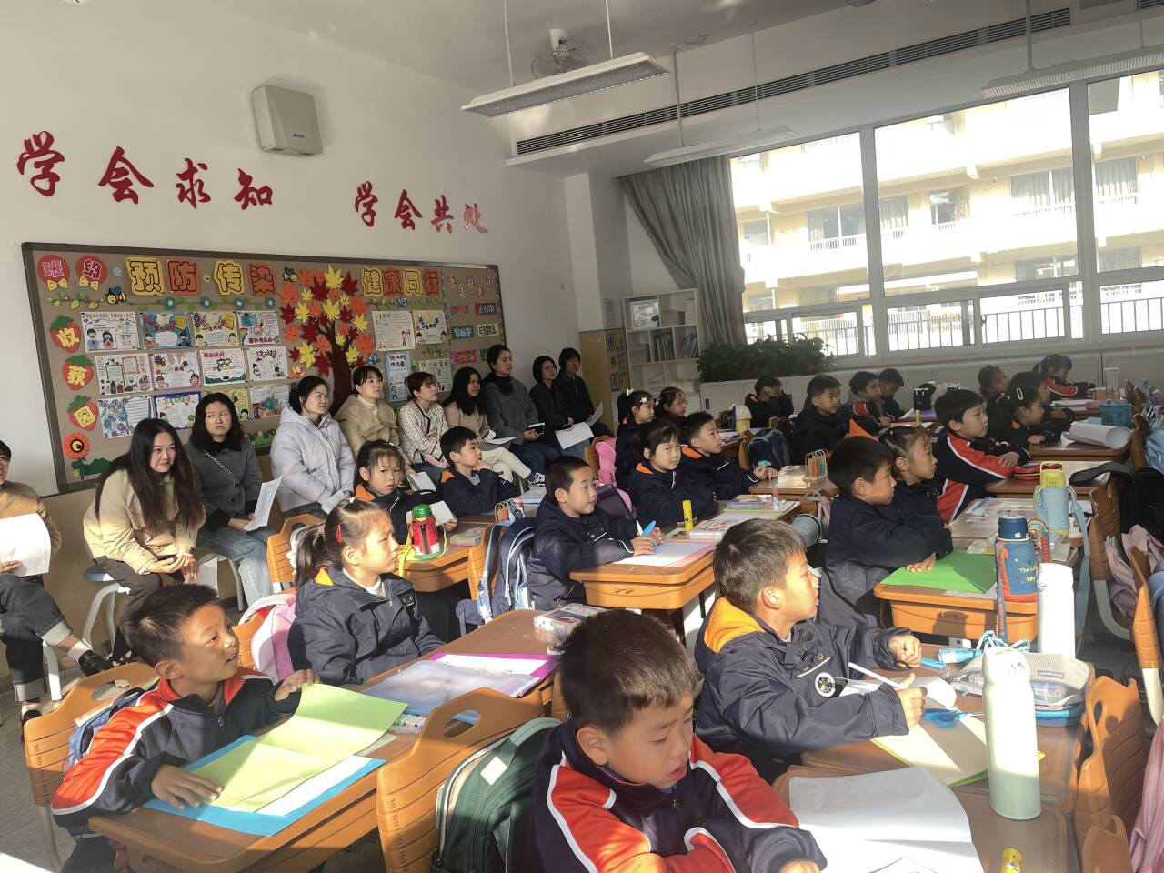【湖畔·家校共育】携手启航，共筑成长梦——金陵小学（仙林湖校区）第五次“家长开放月”（一年级篇）_html_1a40c761.jpg