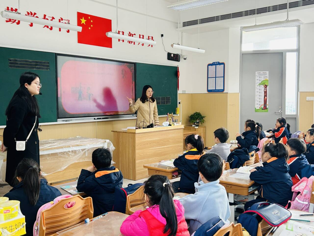 【湖畔·家校共育】携手启航，共筑成长梦——金陵小学（仙林湖校区）第五次“家长开放月”（一年级篇）_html_718f1409.png