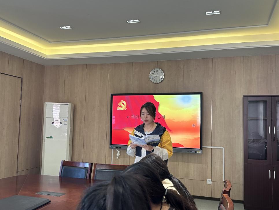 【湖畔·先锋示范】学思想，强党性——金陵小学仙林湖校区党支部习近平《论教育》主题学习活动(1)_html_m4dec47b2.jpg