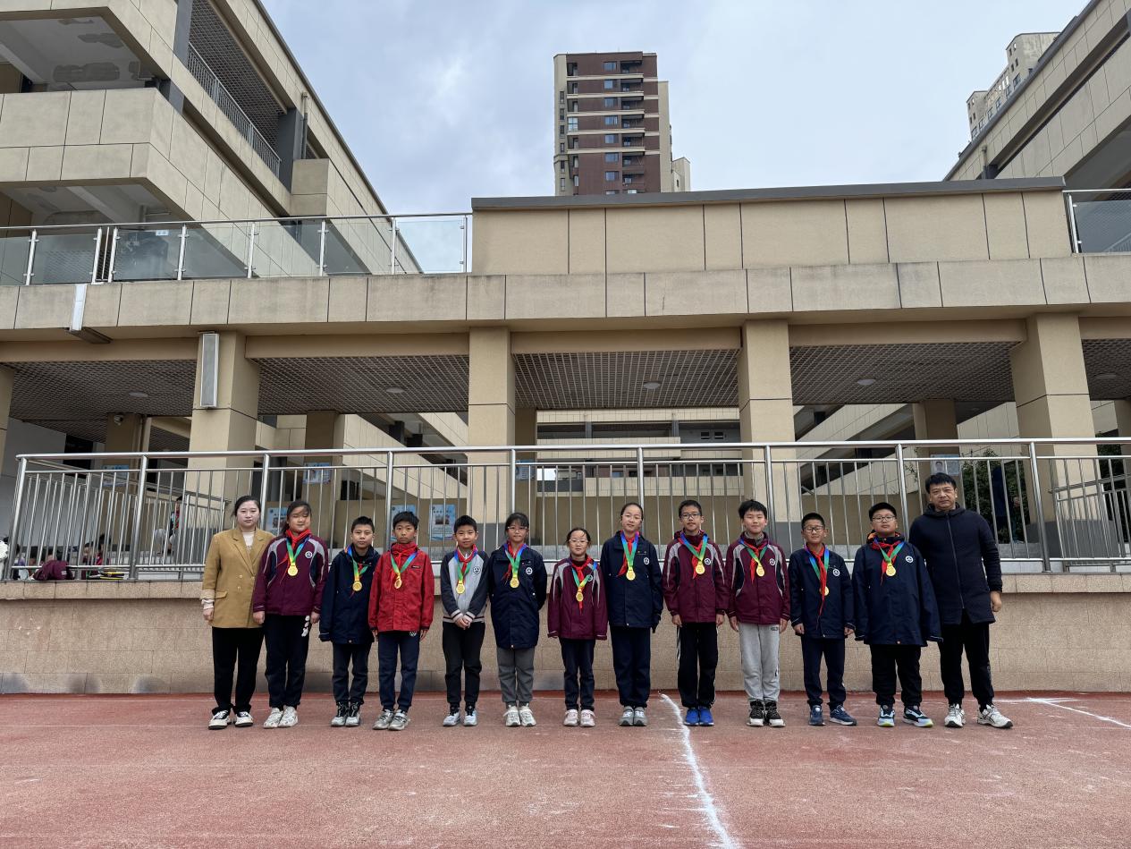 【博学广志】激情对“垒” “棒”响未来——南京市金陵小学广志路校区参加栖霞区阳光体育联赛棒垒球邀请赛_html_164907a.jpg
