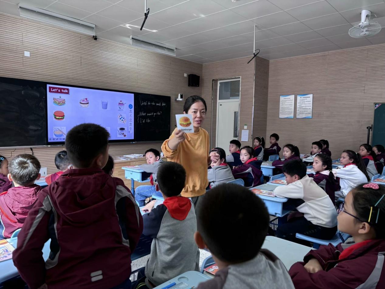 【博学广志】语篇巧融绘本 凸显主题意义—金陵小学（广志路校区）英语组校本研修活动（四）_html_m12aeaa7d.jpg
