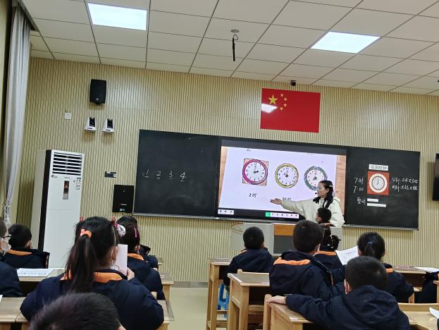 【湖畔·童化课堂】打开神秘数学之门，经历趣味时钟故事——数学故事汇之课例研讨（130）_html_m621724ea.jpg
