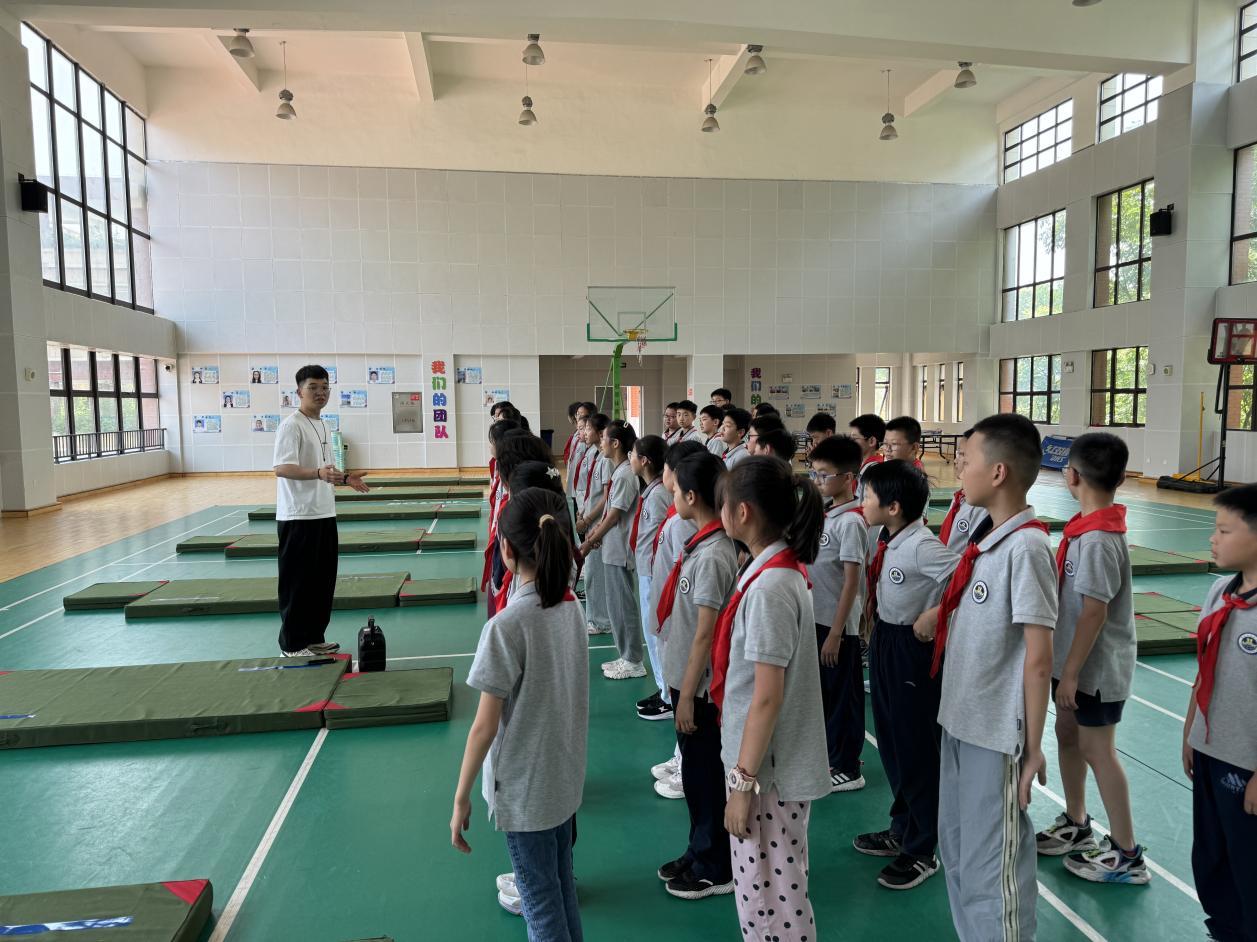 【湖畔·童化课堂】展体育课堂风采，以研促教共成长——体育校本研修之课例研讨（14）_html_m4b0e68d8.jpg