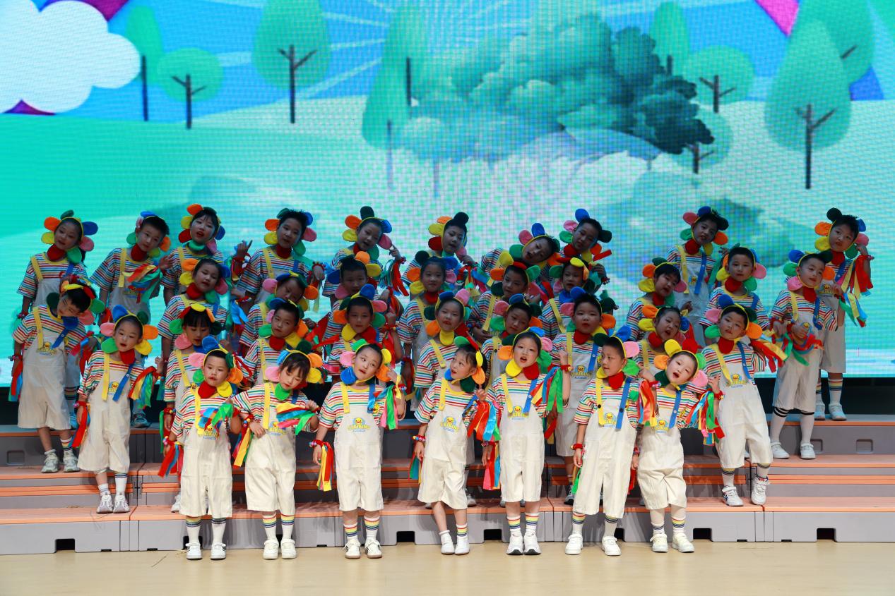 【湖畔·学生活动】老少同声爱国情  同心奋进新征程——我校联合街道关工委开展老少同台节目展演活动_html_m65de310c.jpg