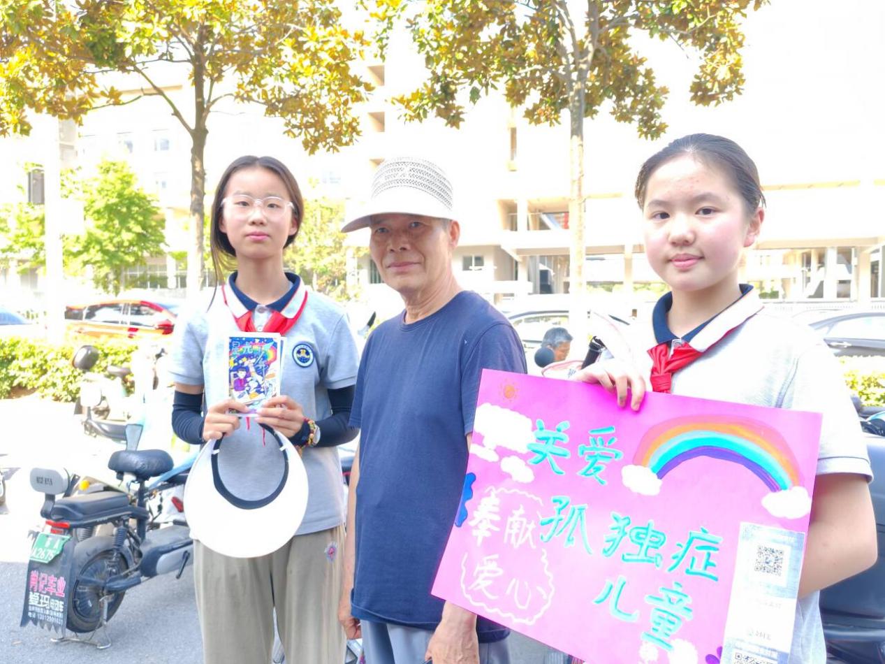 【湖畔·学生活动】给爱一个拥抱 ——明信片义卖活动_html_7d376fe1.jpg