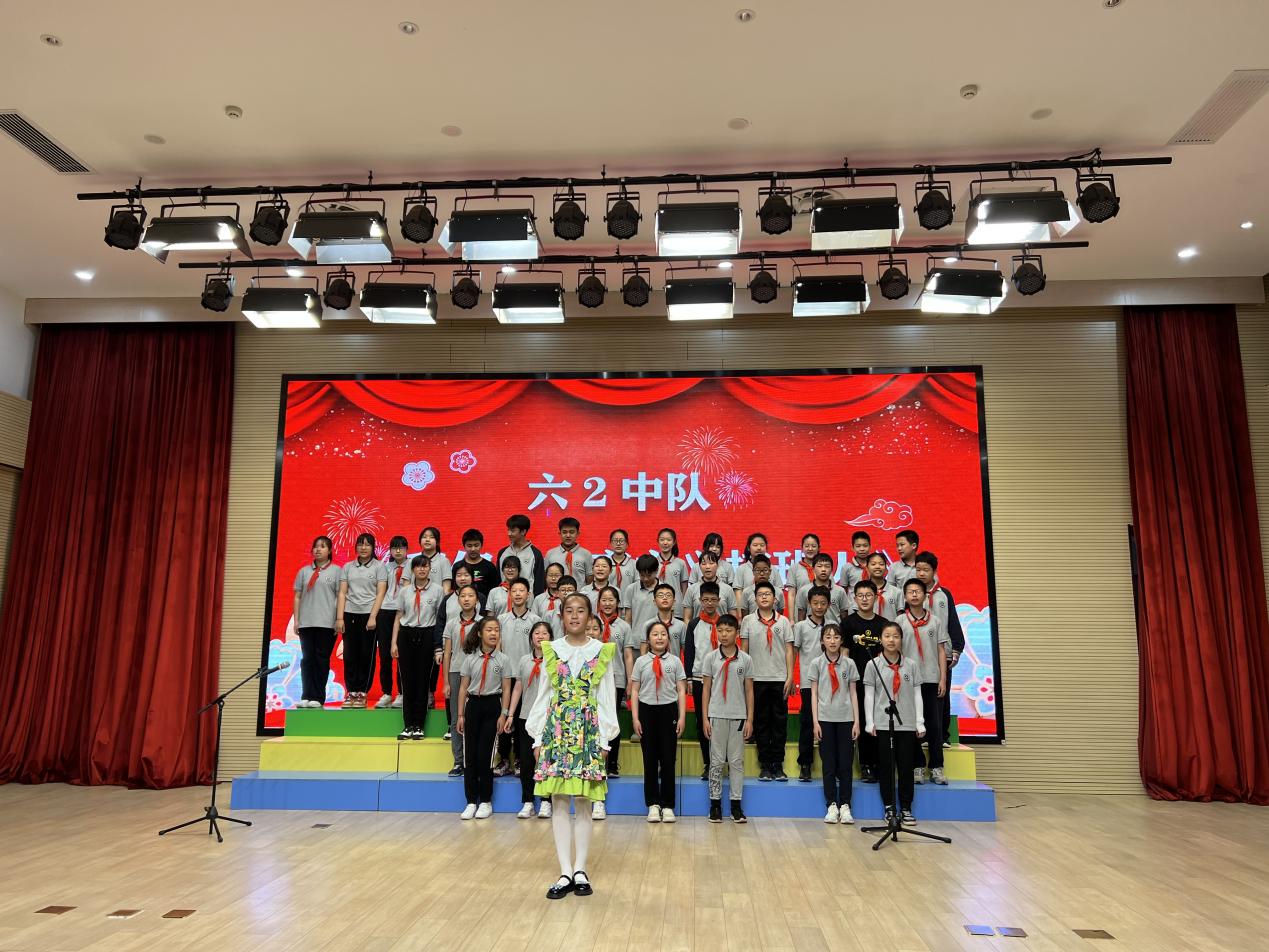 【湖畔光影】喜迎二十大 红歌献给党——六年级红歌合唱比赛_html_3682428f.jpg