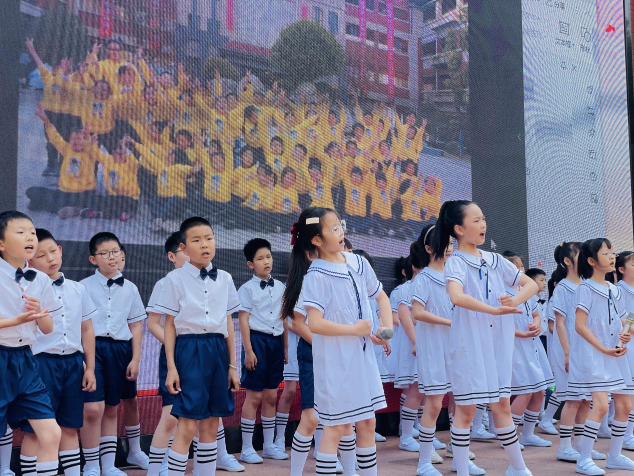 【湖畔光影·升旗仪式】世界环境日——金陵小学（仙林湖校区）第十七周升旗仪式_html_m6ccecf73.jpg