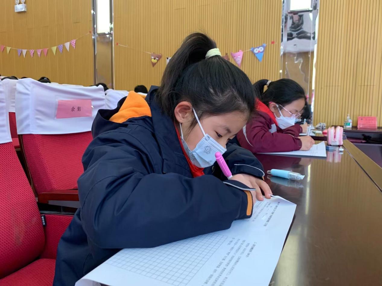 【博学广志】诗歌点亮童心  诗意润泽童年——记金陵小学广志路校区第三届“石抱树”杯诗歌竞赛决赛（高年级组）_html_m7db0051c.jpg