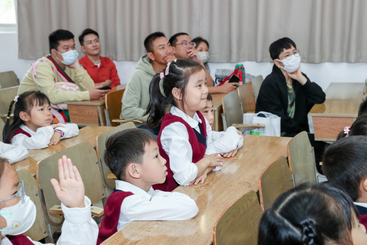 【湖畔·红领巾】红领巾寻访伟大成就（五十四）——走进生命科学，探索自然奥秘2023级5班寻访纪实_html_a7c964f.jpg