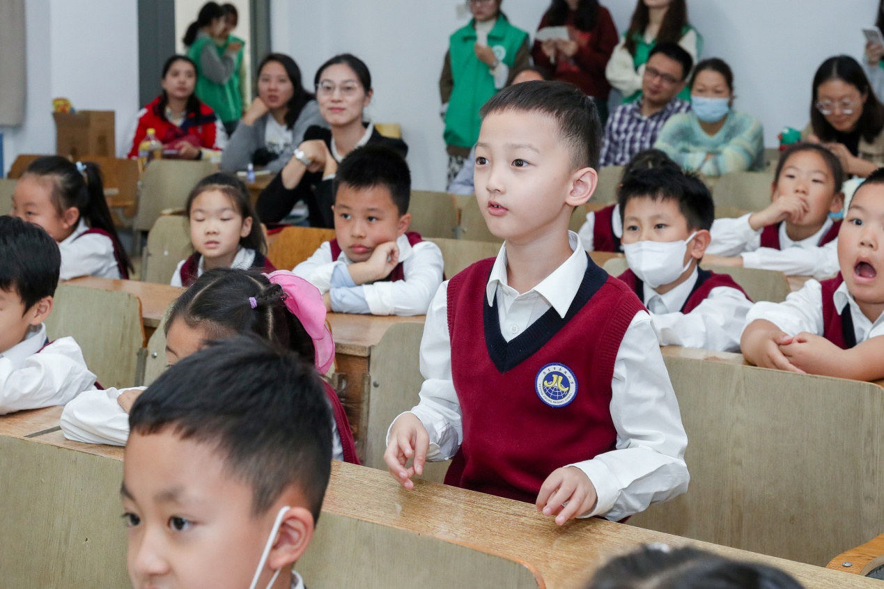 【湖畔·红领巾】红领巾寻访伟大成就（五十四）——走进生命科学，探索自然奥秘2023级5班寻访纪实_html_m79f0f3a.jpg