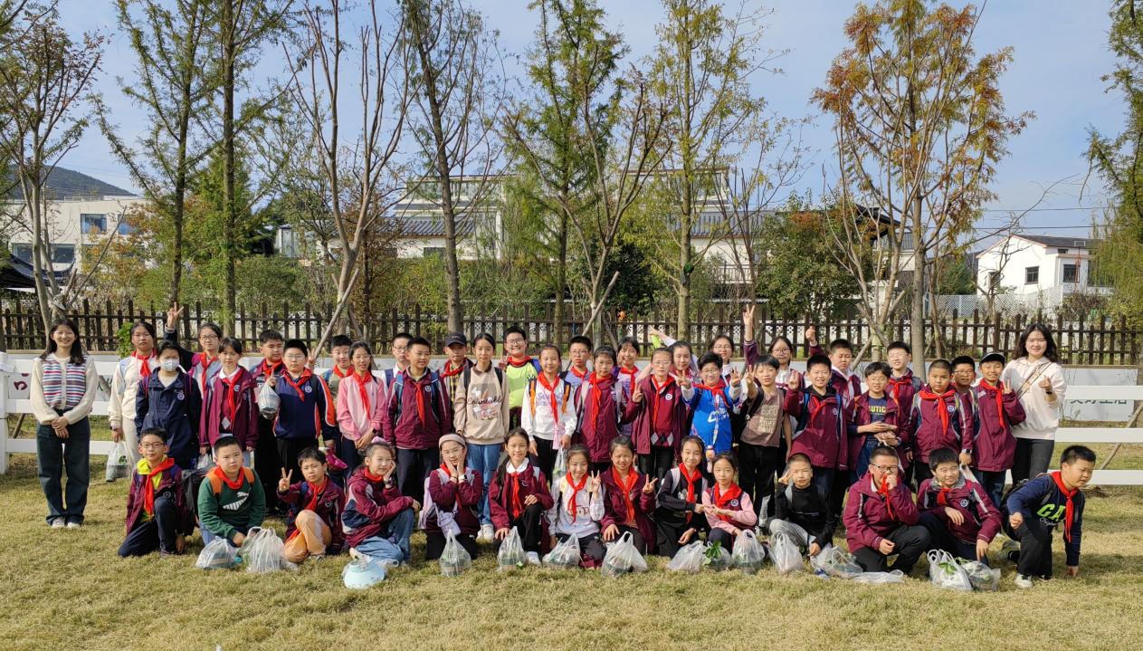 【湖畔·学生活动】探秘农场 劳动“趣”秋游——金陵小学（仙林湖校区）五年级秋季综合实践活动_html_4c9b3a4d.jpg