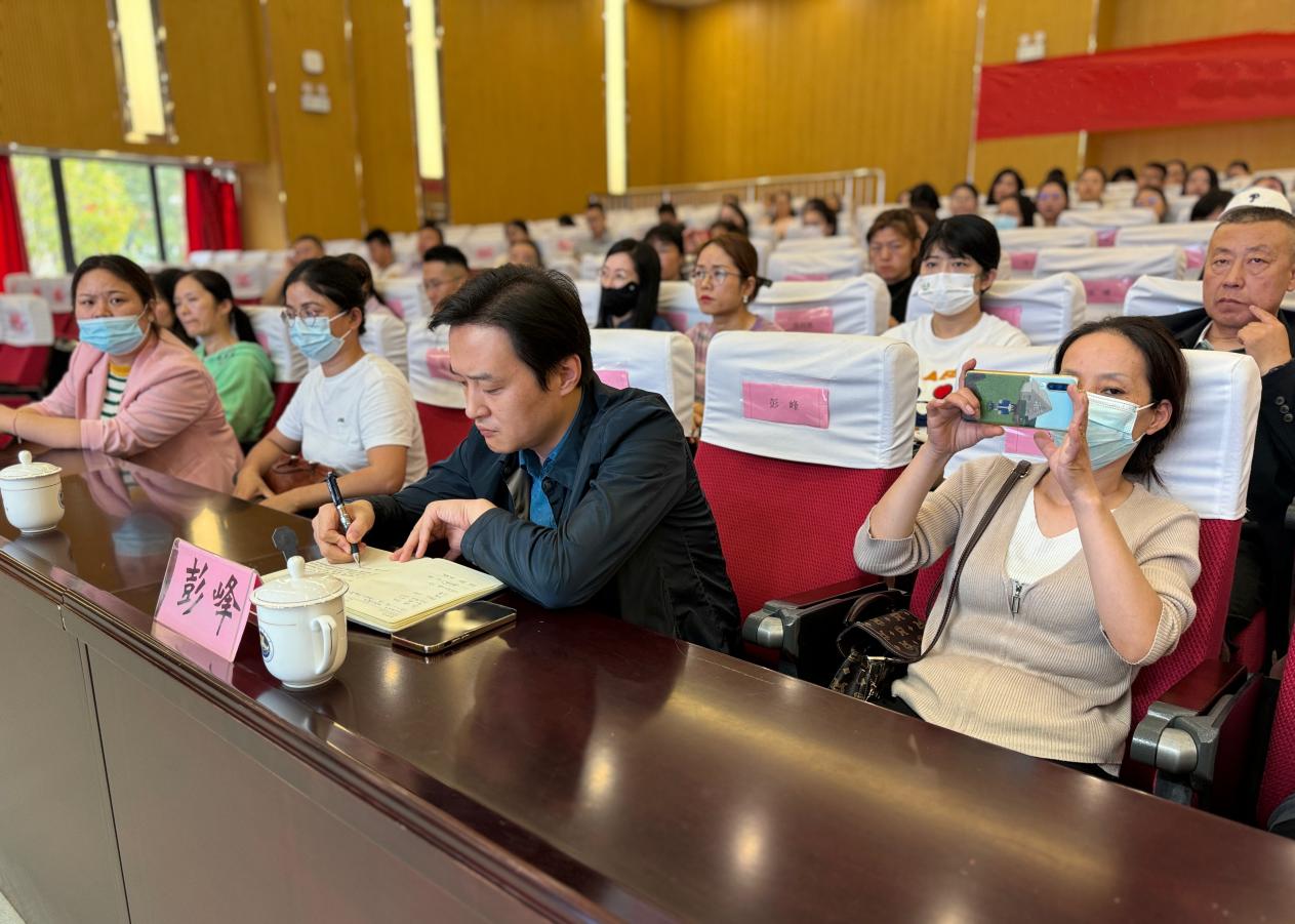 【博学广志】培养孩子专注力，促进未来学习力——三年级“注意力培养”家长专题讲座_html_5500907.jpg