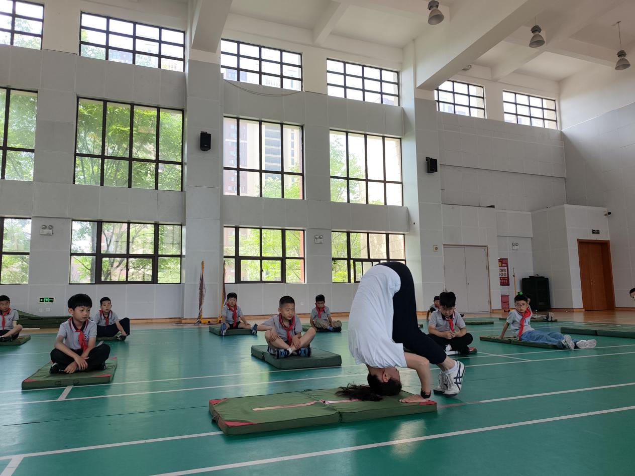 【湖畔·童化课堂】展体育课堂风采，以研促教共成长——体育校本研修之课例研讨（19）_html_m1df6e706.jpg