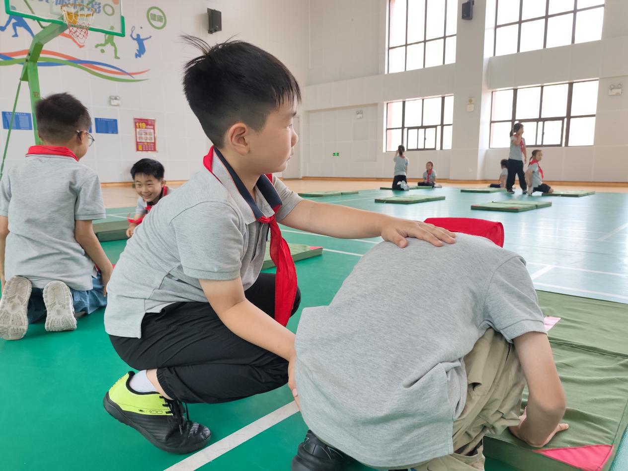 【湖畔·童化课堂】展体育课堂风采，以研促教共成长——体育校本研修之课例研讨（19）_html_10b52060.jpg