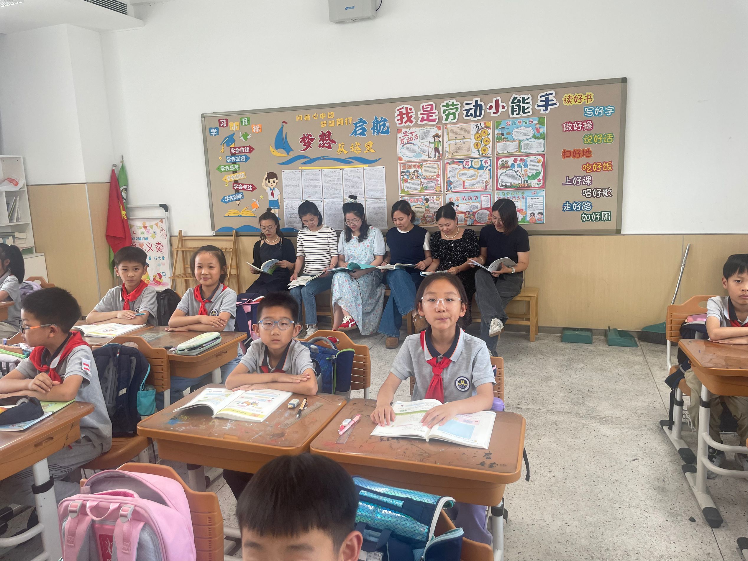 【湖畔·童化课堂】体会用数据“说话”，落实初步“数据意识”——数学校本研修之课例研讨（269）_html_68c8acf1.jpg