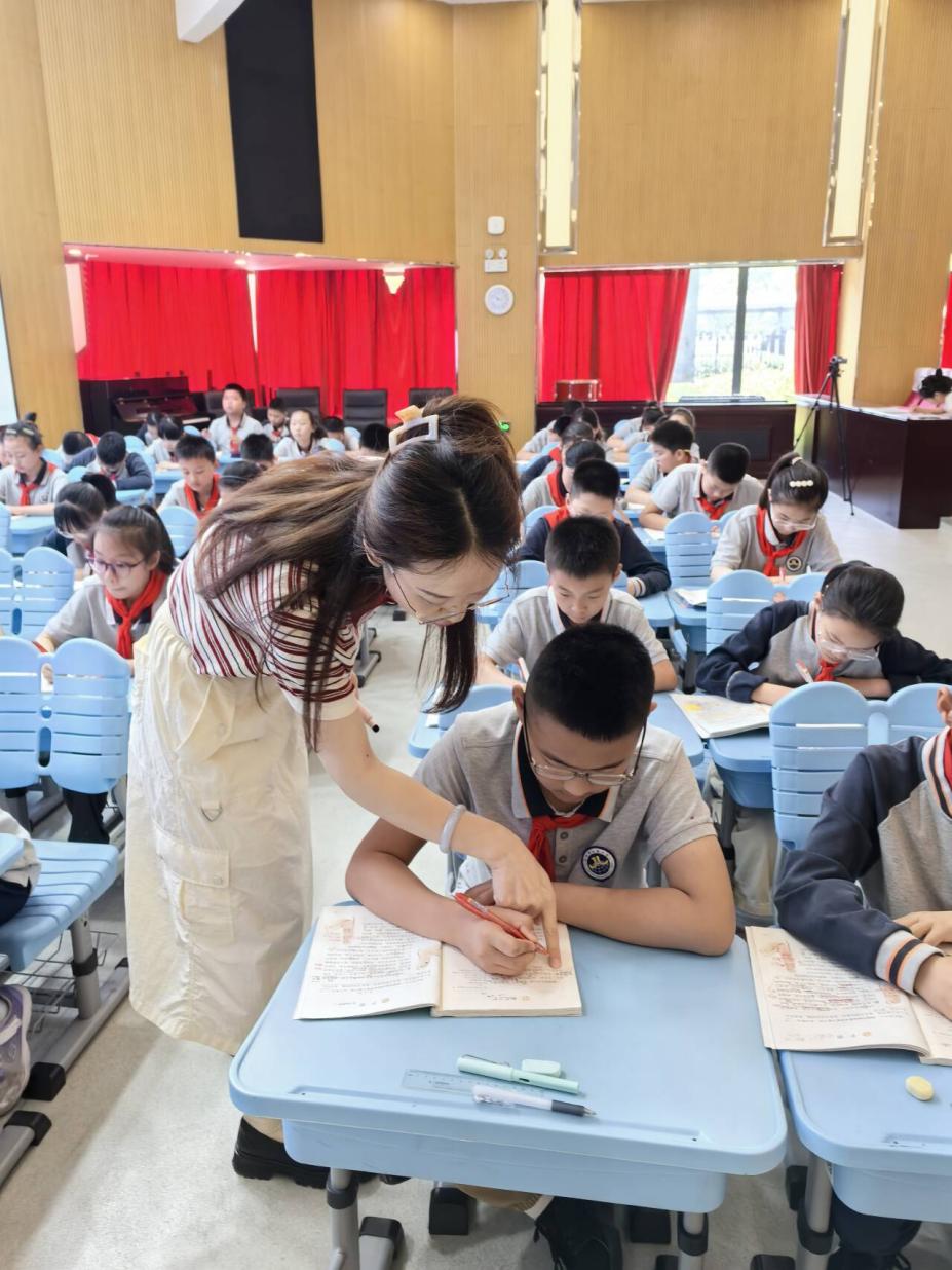【博学广志】“同”展文言之趣，“异”显教学之妙——金陵小学广志路校区“三生课堂”语文组教研 _html_2ccce838.jpg