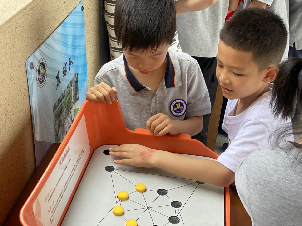 【博学广志】“本草润童心，科技创未来”科技节活动之科普大篷车进校园_html_m50b63bfa.jpg