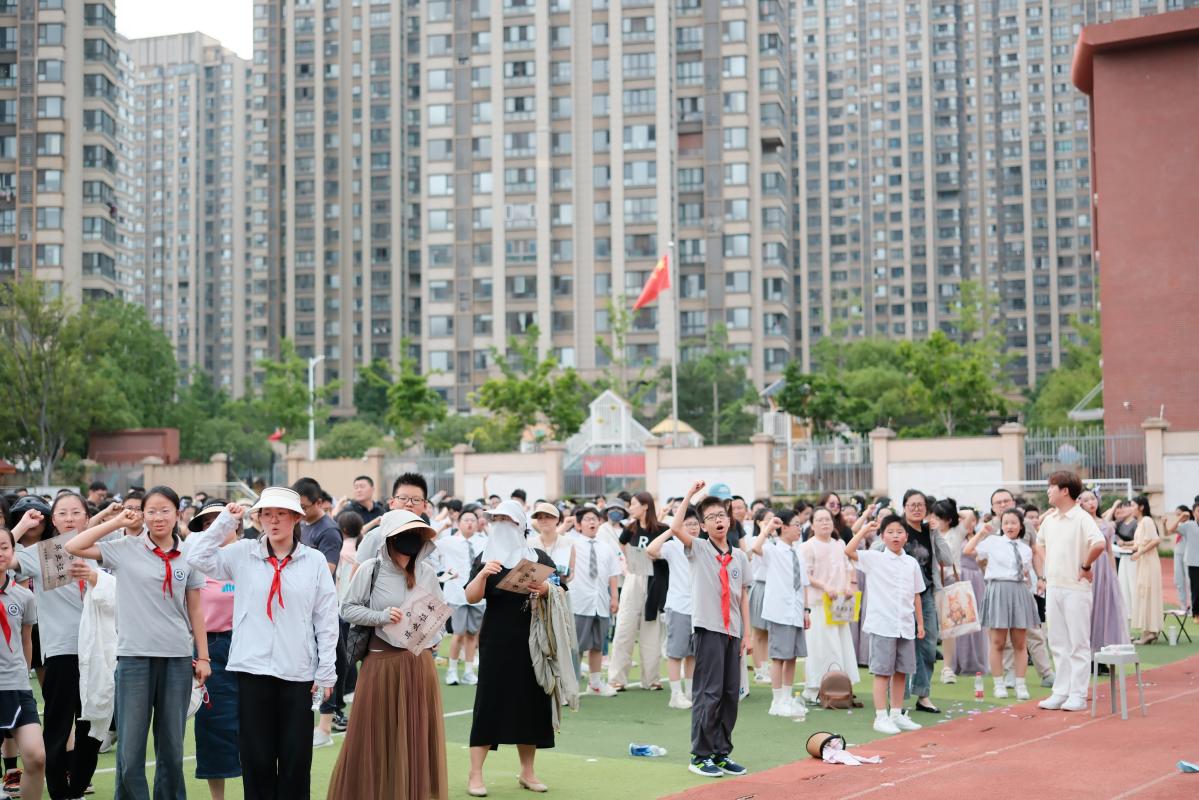 【湖畔·学生活动】永远是夏天——金陵小学（仙林湖校区）2019级毕业典礼圆满举行_html_27509efe.jpg