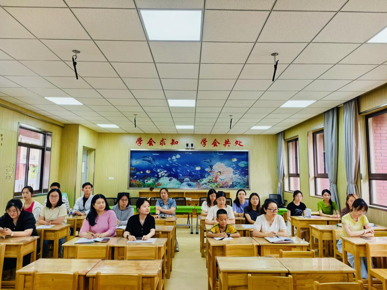 【湖畔·科研引领】期末总结凝智慧 科研征程启新篇——2024-2025学年第二学期金陵小学（仙林湖校区）科研导师制期末会议_html_70ca686d.jpg