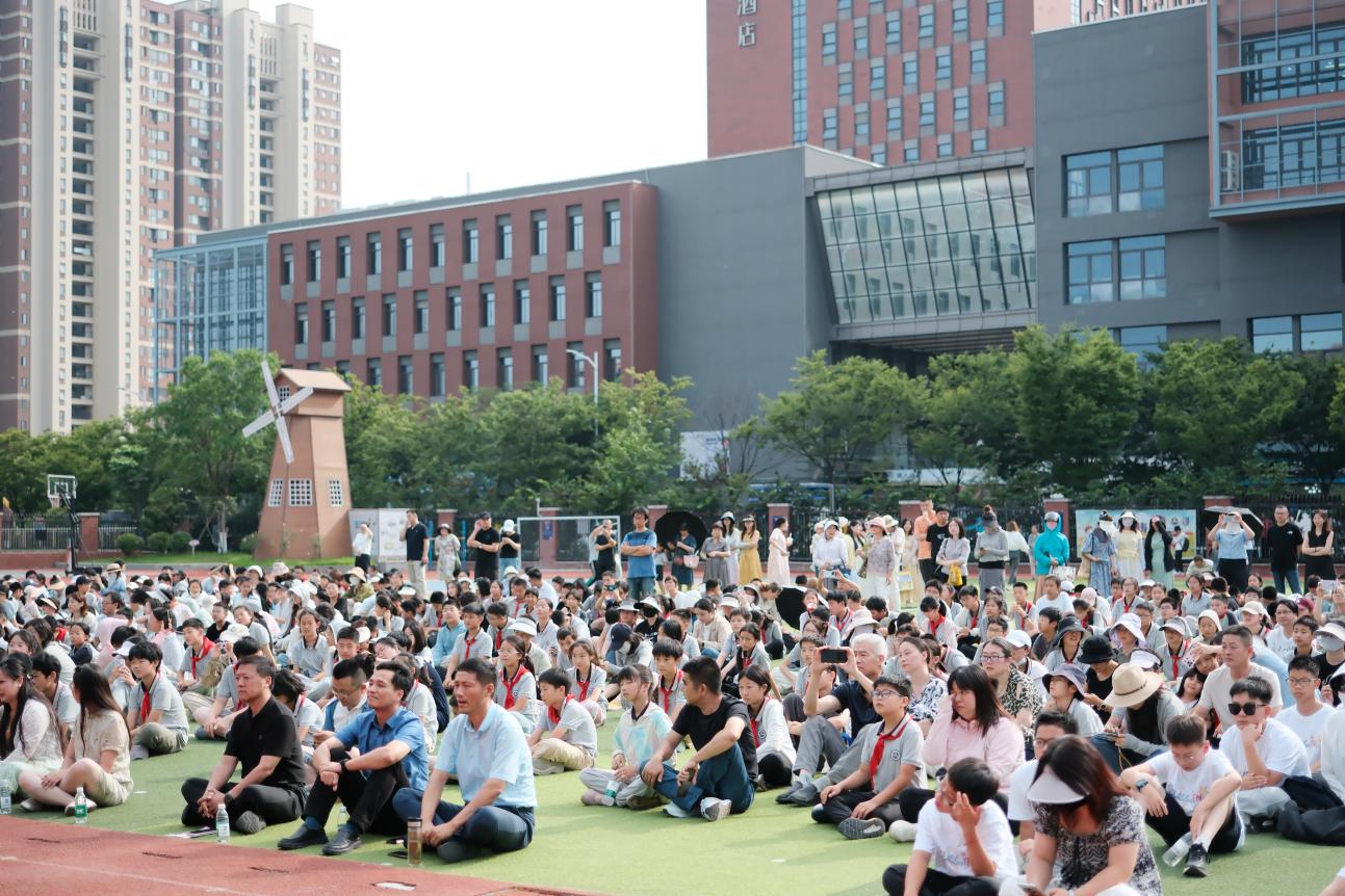 【湖畔·学生活动】永远是夏天——金陵小学（仙林湖校区）2019级毕业典礼圆满举行_html_62f32297.jpg