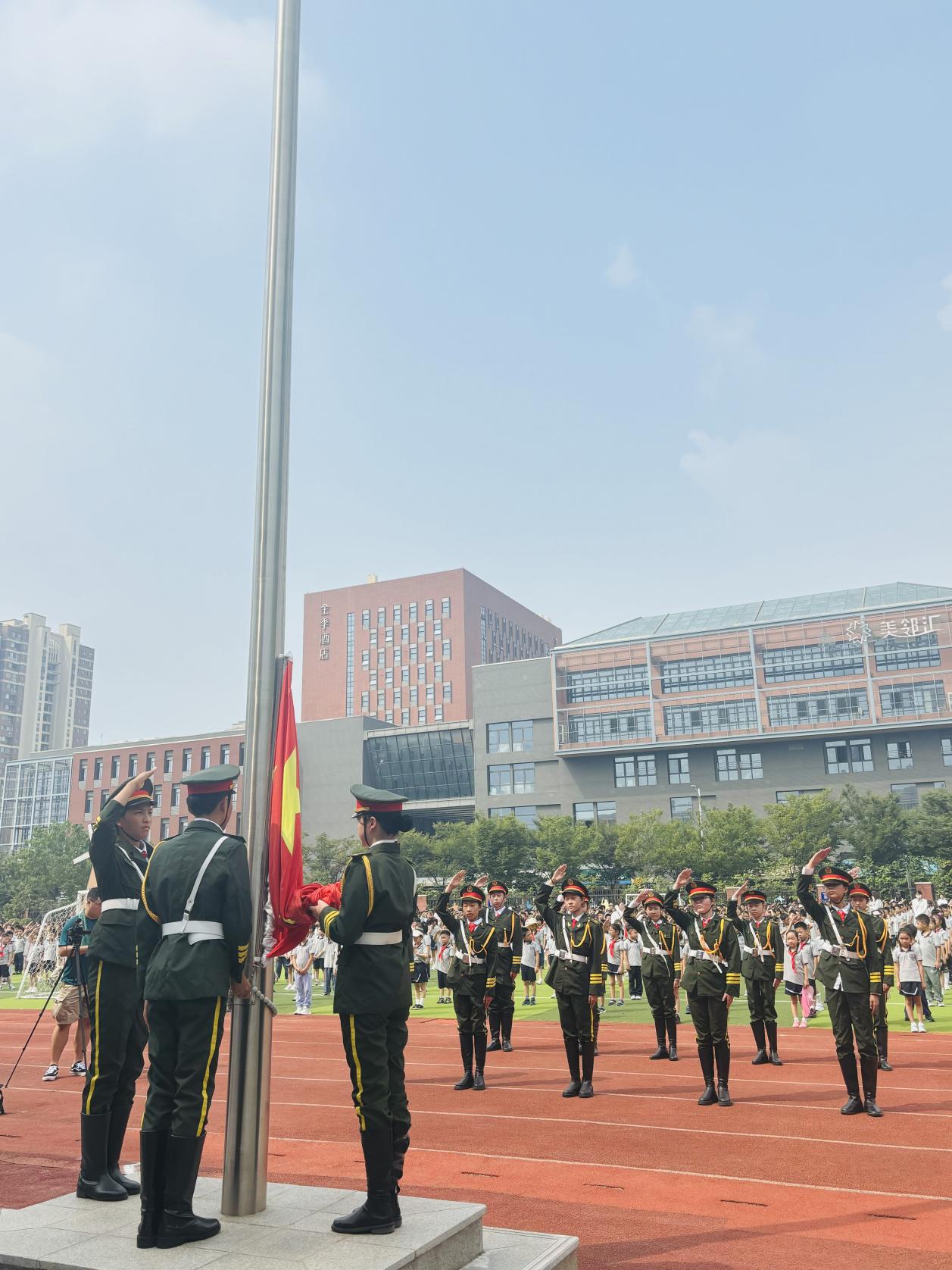 【湖畔·学生活动】传承奥运精神 争做强国少年——金陵小学（仙林湖校区）2024-2025学年秋季开学典礼暨新生入学仪式_html_m1ea037f6.jpg