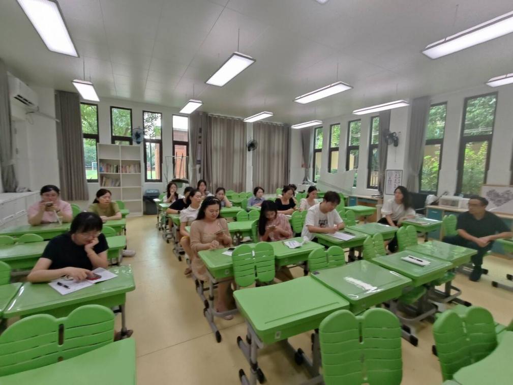 善思而奋进 善研而砺行——记语文组新学期校本研修_html_m5837bbae.jpg