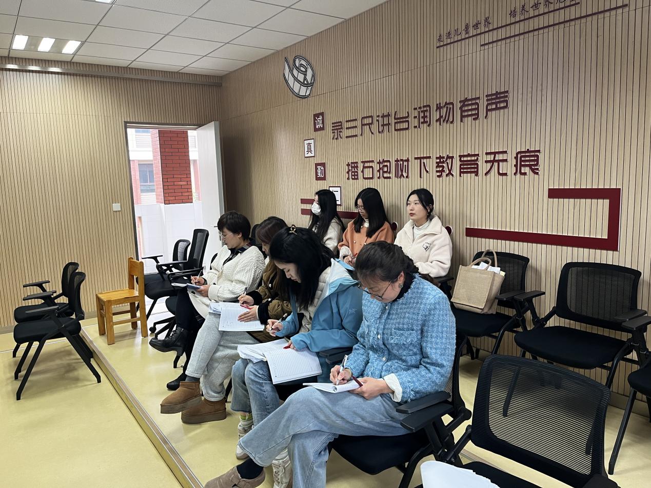 【湖畔·童化课堂】以故事教学，促学科育人——英语校本研修之课例研讨_html_m120be0fb.jpg