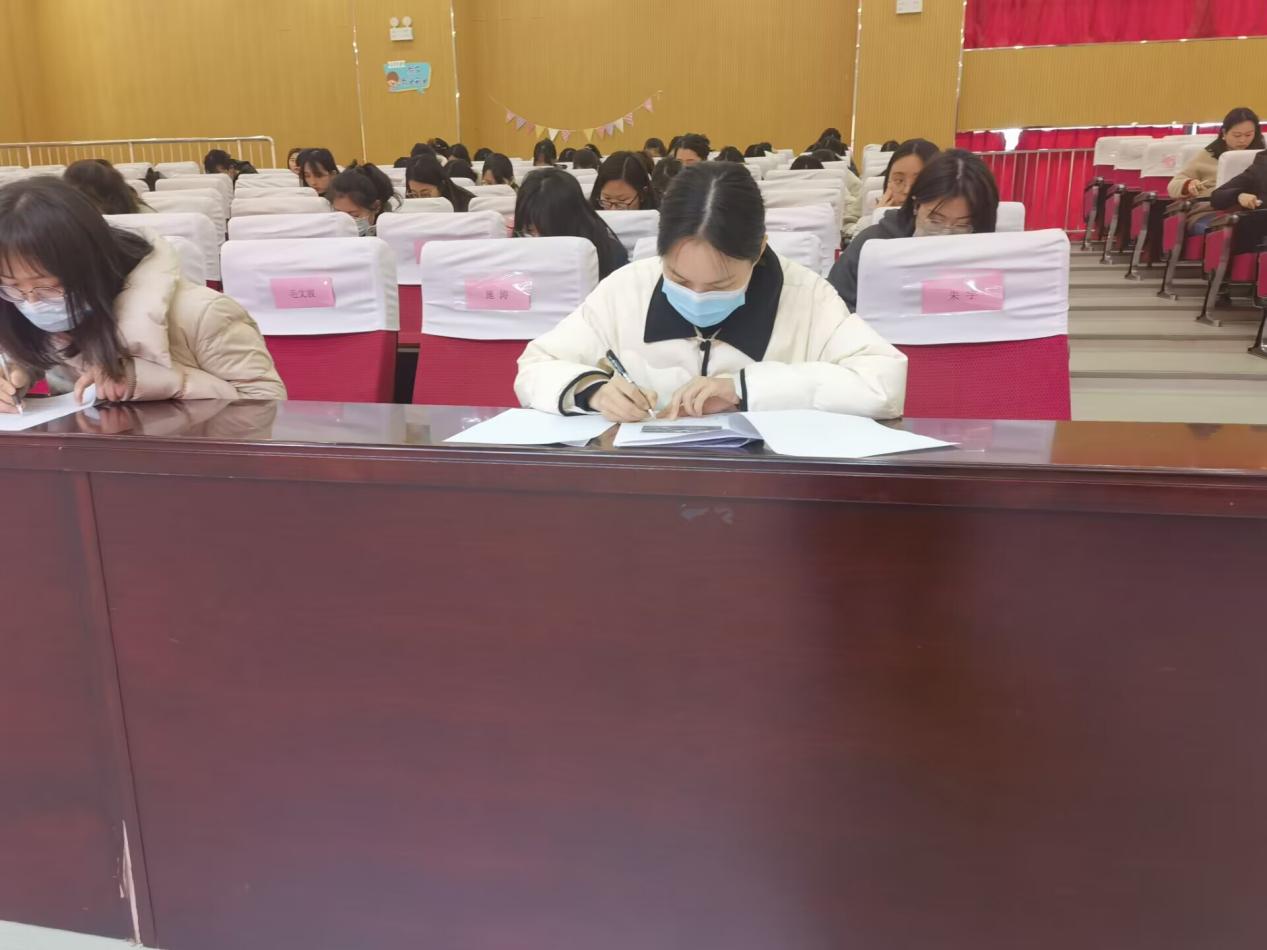 【博学广志】教学巧设计 竞赛展技能——记金陵小学广志路校区语文教学设计比赛_html_m5bdfccb1.jpg