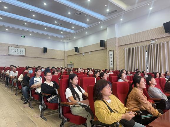 【湖畔·家校共育】家校共育，为爱同行——南京市金陵小学（仙林湖校区）成功举办一年级家长学校活动_html_4580bb5c.jpg